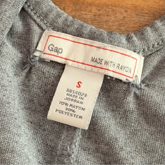 Gap Gray Keyhole Back Top - Picture 6 of 7